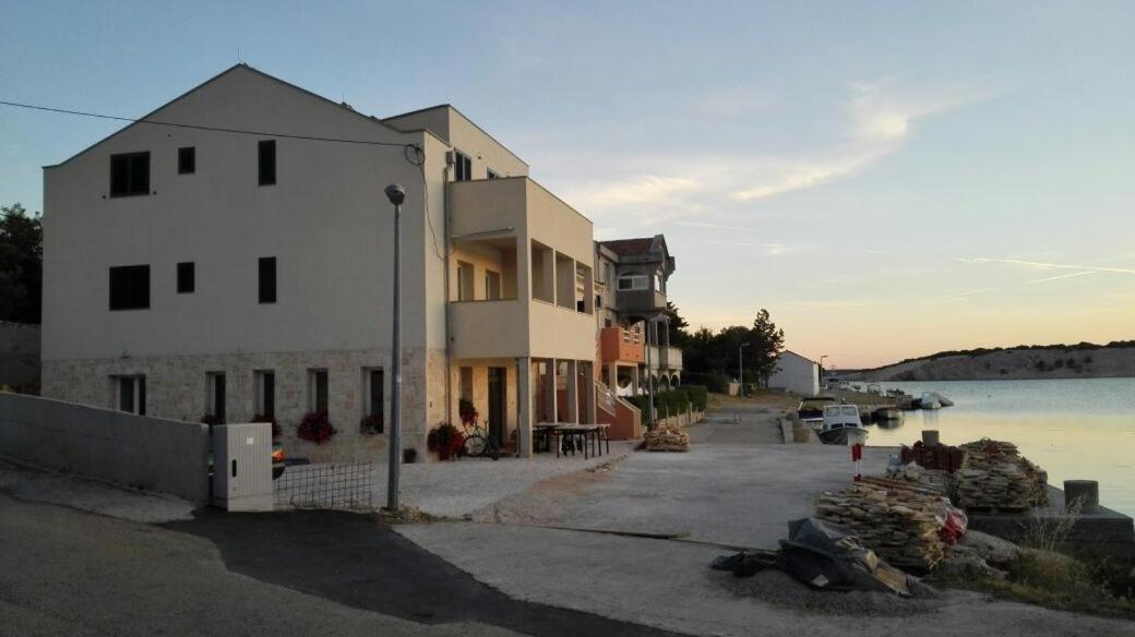 Apartments By The Sea Simuni, Pag - 18386 Kolan Dış mekan fotoğraf