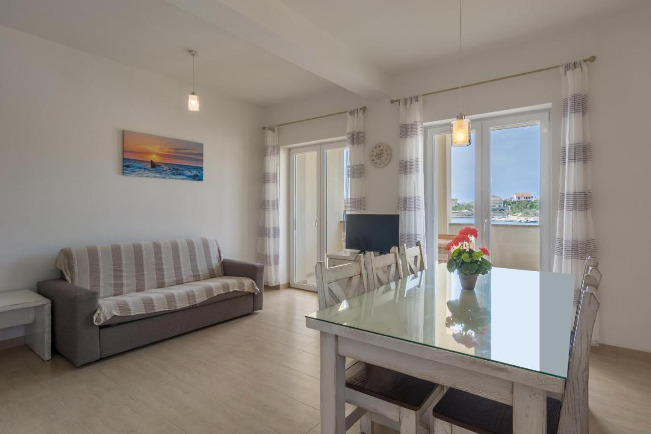 Apartments By The Sea Simuni, Pag - 18386 Kolan Dış mekan fotoğraf